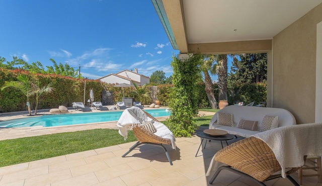 Fantastic 4 bedroom villa with AC, swimming pool, parking - Dodo et Tartine