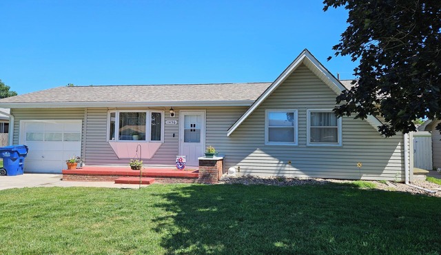 Fantastic 4bd house with ping-pong table & piano - close to state lakes.