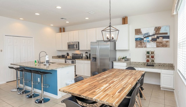 Fantastic 4br 3ba with Pvt Pool with Lake view near to Disney