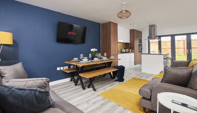 Fantastic 5 Bed House in Manchester by PureStay