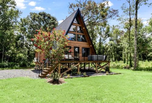 Fantastic A-Frame with Spa and Furnished Deck in Louisiana