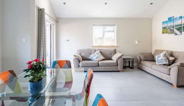 Fantastic and Sleek 3BD Home Wrington Bristol