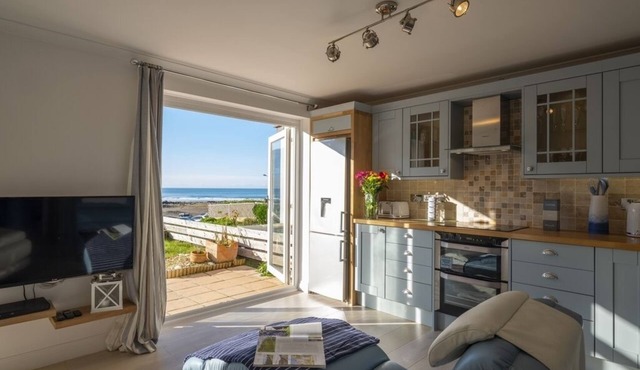 Fantastic Apartment 60m from the Beach