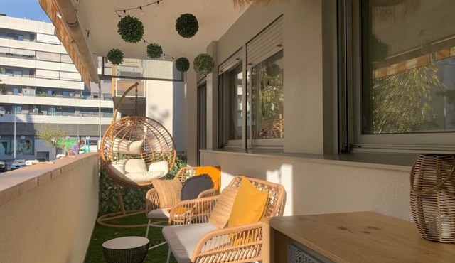 FANTASTIC APT. TERRASSA (Barcelona) + POOL, 25 minutes from Barcelona, 6 pers.