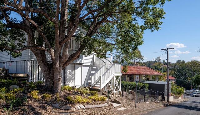 Fantastic base for business meetings, dinner parties or family get together!