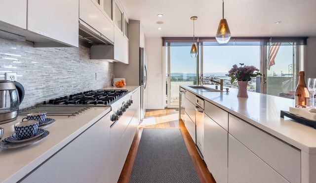 Fantastic Bay Views spectacular home, close to Chase Center/Mission Bay/Oracle