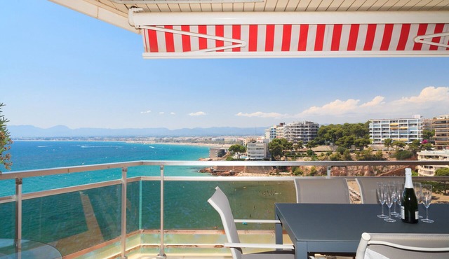 FANTASTIC BEACH FRONT APARTMENT IN SALOU 068 BAHIA