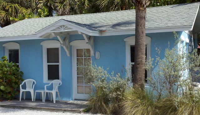 Fantastic Beachside Cottage Professional Baseball,Football and Hockey, Golf