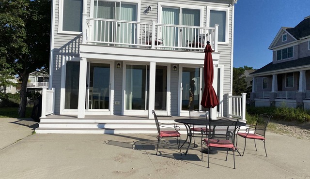 FANTASTIC BEACHFRONT HOUSE- BEAUTIFUL VIEW AND BEACH, COME ENJOY !