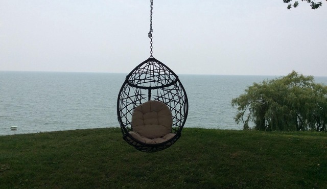 Fantastic Lake View! Quiet, Clean w/Deck, BBQ & Fire pit* Walk to 3 Wineries