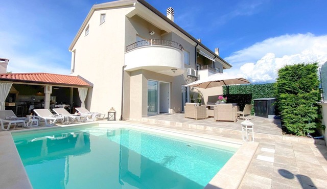 Fantastic casa with two barbecues, private pool, washing machine, tumble dryer