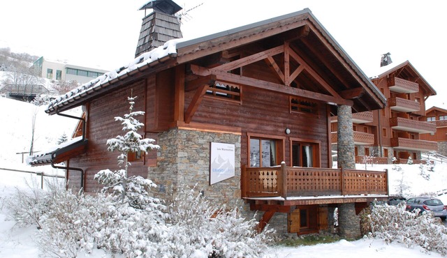 Fantastic Chalet with sauna, 120m From piste in the Three Valleys, Sleeps 12-14