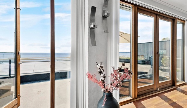 Fantastic cottage overlooking the water and close to Aarhus.