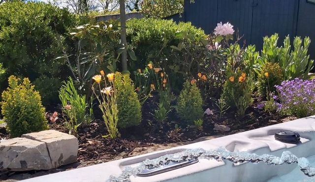 Fantastic Country House with a hot tub + splash pool + games in private grounds.