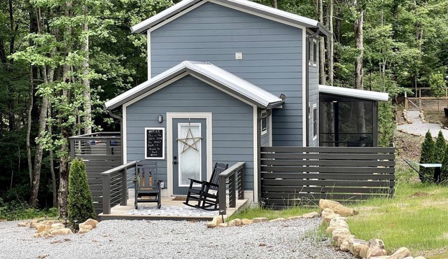Fantastic Cozy Cottage Nestled Amidst Trees in Tracy City, Tennessee