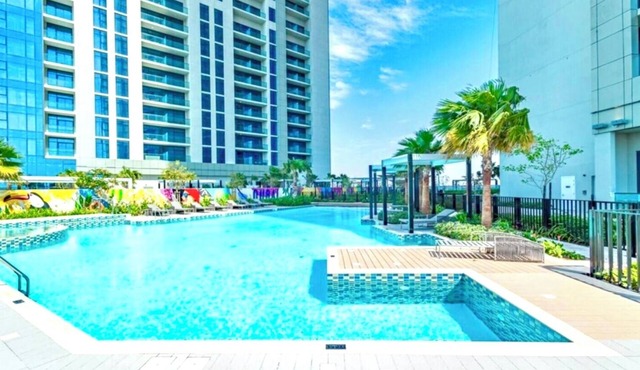 Fantastic Downtown-Skyline and Sea-View, 44th. floor, Pool, Gym, Luxury Studio