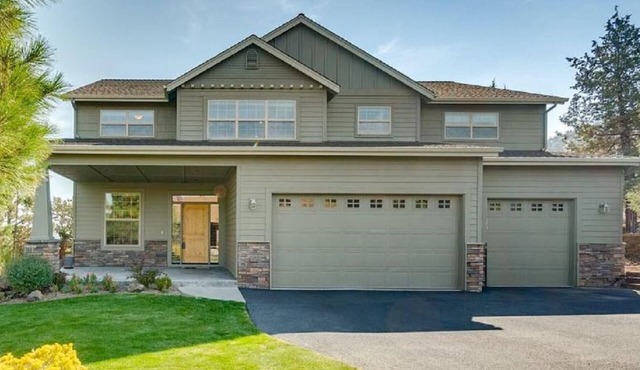 Fantastic Eagle Crest Home, Resort Pool, Fitness Center, Golf, Pickleball, Fireplace, Quiet Street
