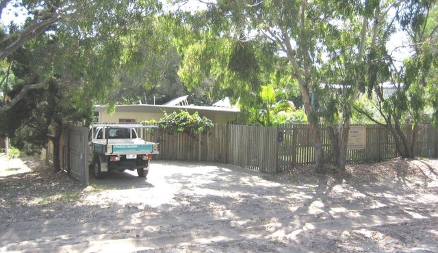 Fantastic enclosed outdoor area, fully fenced, close to shops, Eurong Beach