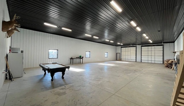 Fantastic farmhouse 2bed/2bath. Close to the Summit golf course & Pearl Club.