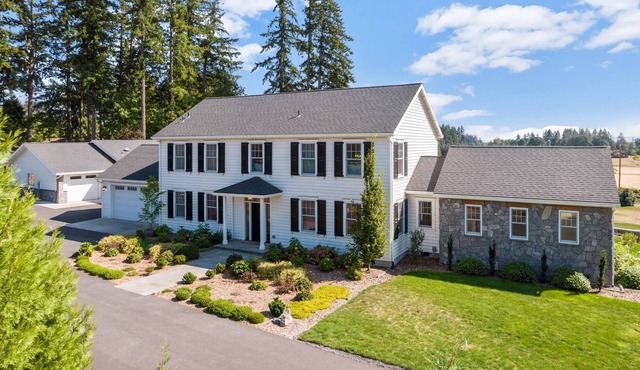 Fantastic Farmland Views, Custom Country Estate, Huge Patio, BBQ, Ping Pong, 15 Miles to Portland