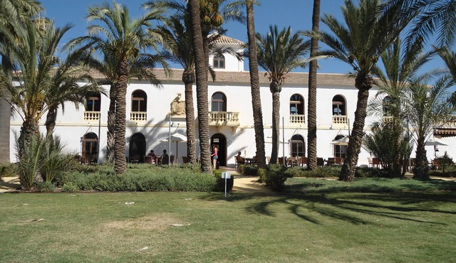 Fantastic ground front line apartment with garden and pool .