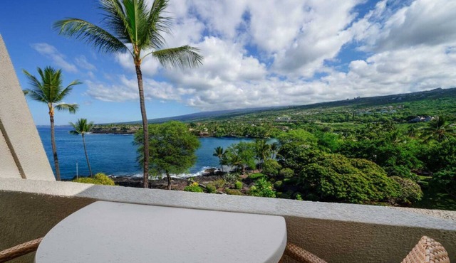 Fantastic Hawaii Getaway! 2 Ocean View Units, 2 Pools, Game Room, Restaurant/Bar