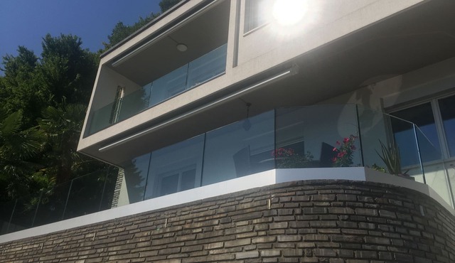 Fantastic high standing apartment in villa with lake view