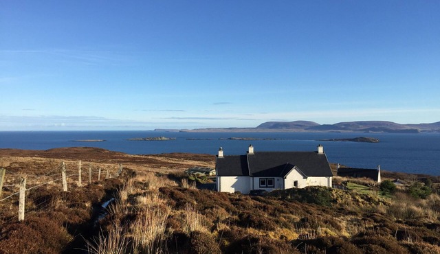 Fantastic Holiday Cottage on the stunning Waternish Peninsula - Fab Sea Views