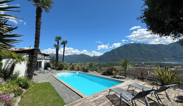 Fantastic holiday home with private heated pool and lake view