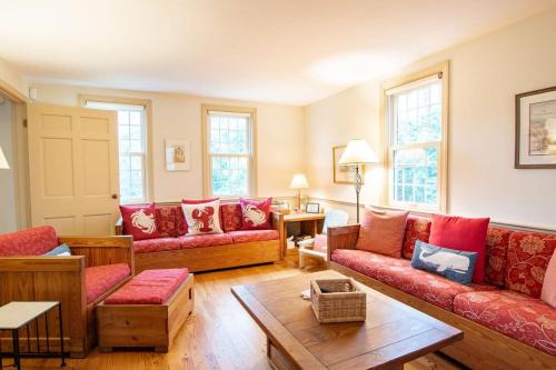 Fantastic Home by Eldridge Park