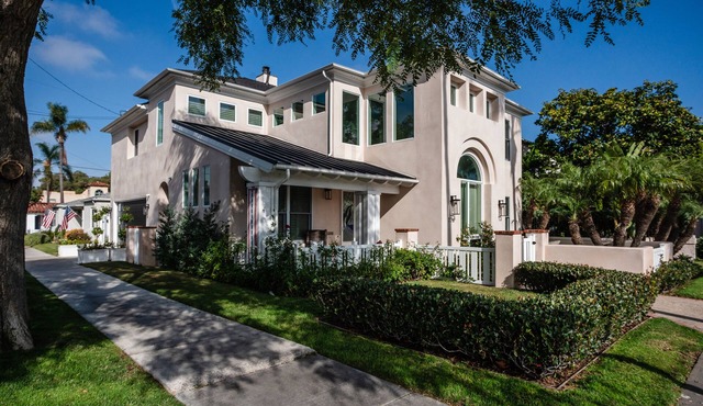 Fantastic Home located in the heart of the village with optional golf cart!