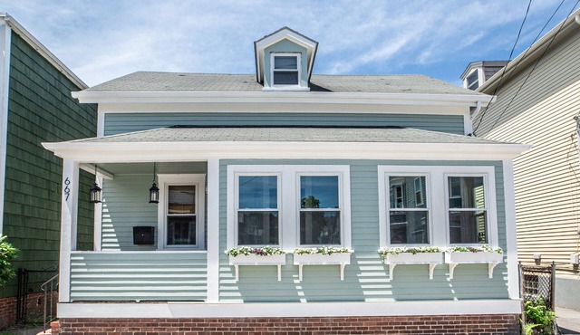 Fantastic home with yard on Thames