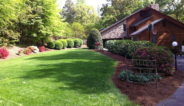 Fantastic house, dock, water toys and hot tub! Summer dates available!