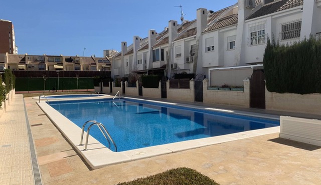Fantastic house in Alicante. 3 bedrooms + swimming pool - 500m from the beach