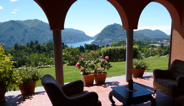 Fantastic lake-view getaway in private mediterranean villa, pool, NL-00008407