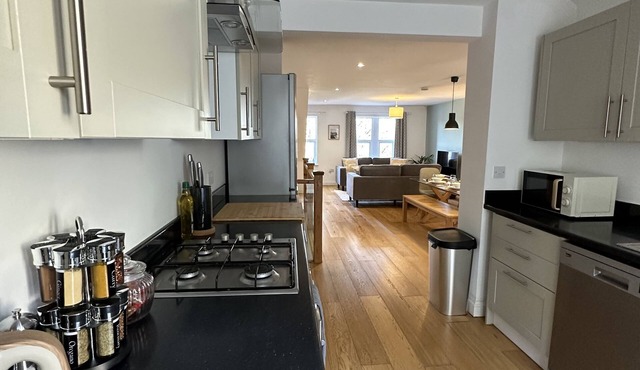 Fantastic large town house situated 9 minute drive away from Bristol City Centre