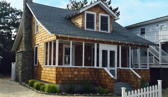 FANTASTIC LOCATION! Gorgeous single family home only 5 houses from the beach!