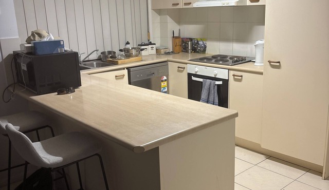 Fantastic location townhouse close to beaches , shops , bus stop