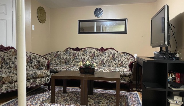 Fantastic Location - All amenities near by - 2 bed/1bath - fridge, full kitchen