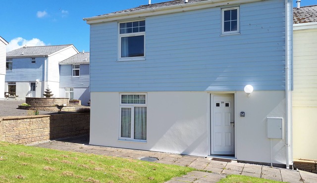 Fantastic Location! Family Resort! Swimming Pools, Wi-Fi, Free Parking, Cornwall