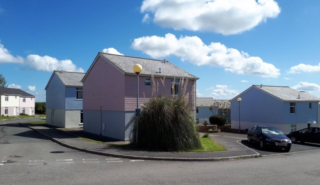 Fantastic Location! Family Resort! Swimming Pools, Wi-Fi, Free Parking, Cornwall