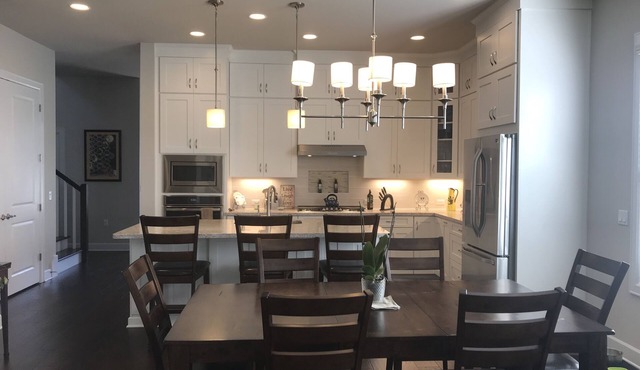 Fantastic locations, close to downtown and the Domain.Walk to the train