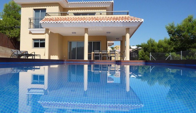 FANTASTIC LUXURY VILLA, just 20 minutes from Valencia city.