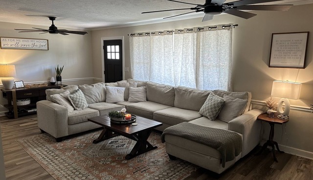 Fantastic Master’s Rental- 1 mile away!