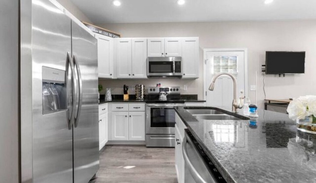 Fantastic new home, close to downtown