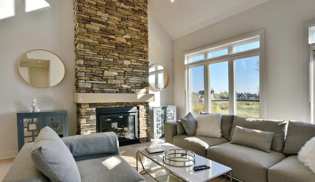 Fantastic new house on a golf course one block from the beach on Georgian Bay