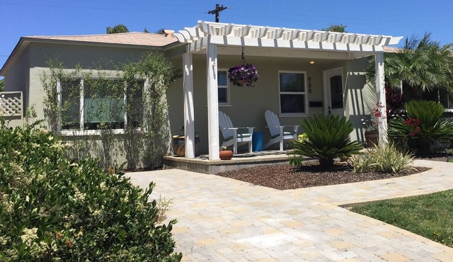 Fantastic North Pacific Beach Cottage LAST MINUTE DEALS AVAILABLE!