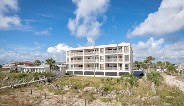 Fantastic Oceanfront Corner Condo with Panoramic Views and Private Pool