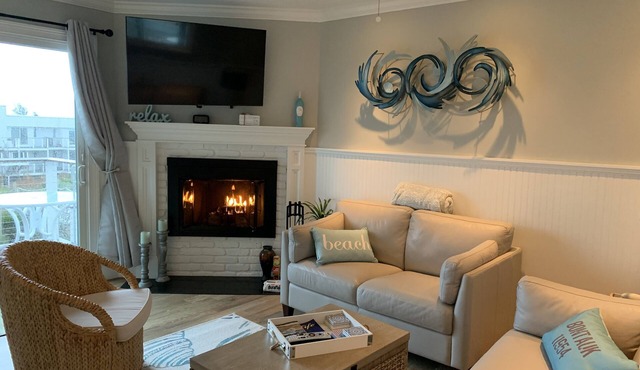 Fantastic Ocean View! Very Short Walk to Beach!