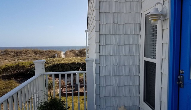 FANTASTIC OCEANFRONT ENCLAVE ON OAK ISLAND with DIRECT BEACH ACCESS